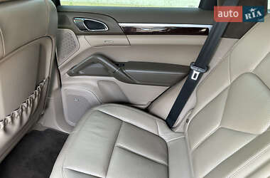 Внедорожник / Кроссовер Porsche Cayenne 2011 в 