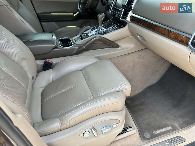 Внедорожник / Кроссовер Porsche Cayenne 2011 в Днепре