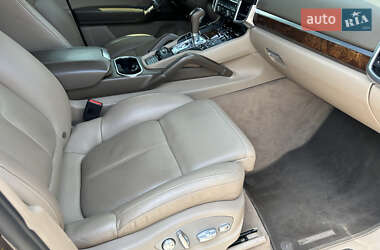 Внедорожник / Кроссовер Porsche Cayenne 2011 в 