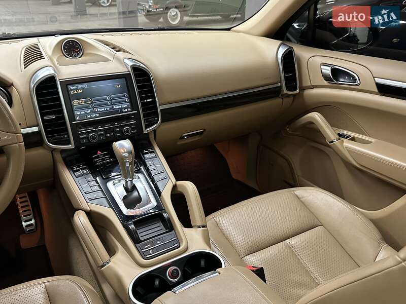 Позашляховик / Кросовер Porsche Cayenne 2014 в Харкові