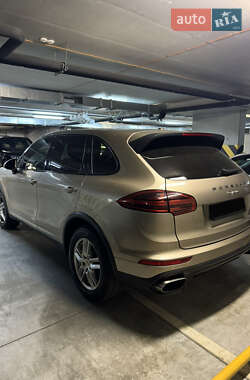 Внедорожник / Кроссовер Porsche Cayenne 2015 в 