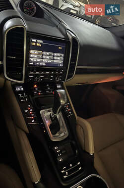 Внедорожник / Кроссовер Porsche Cayenne 2015 в 