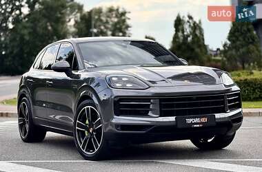 Позашляховик / Кросовер Porsche Cayenne 2024 в 