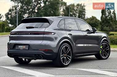 Позашляховик / Кросовер Porsche Cayenne 2024 в 