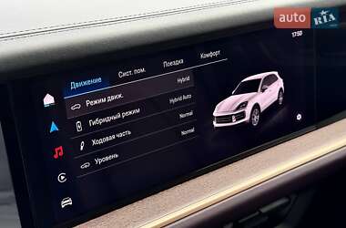 Позашляховик / Кросовер Porsche Cayenne 2024 в 