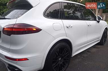 Внедорожник / Кроссовер Porsche Cayenne 2015 в 