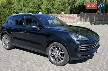 Внедорожник / Кроссовер Porsche Cayenne 2018 в 