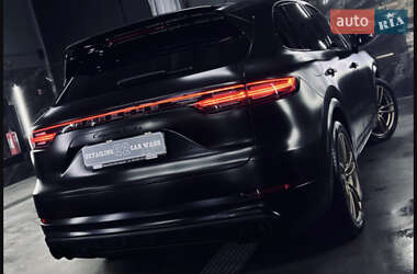 Внедорожник / Кроссовер Porsche Cayenne 2018 в 