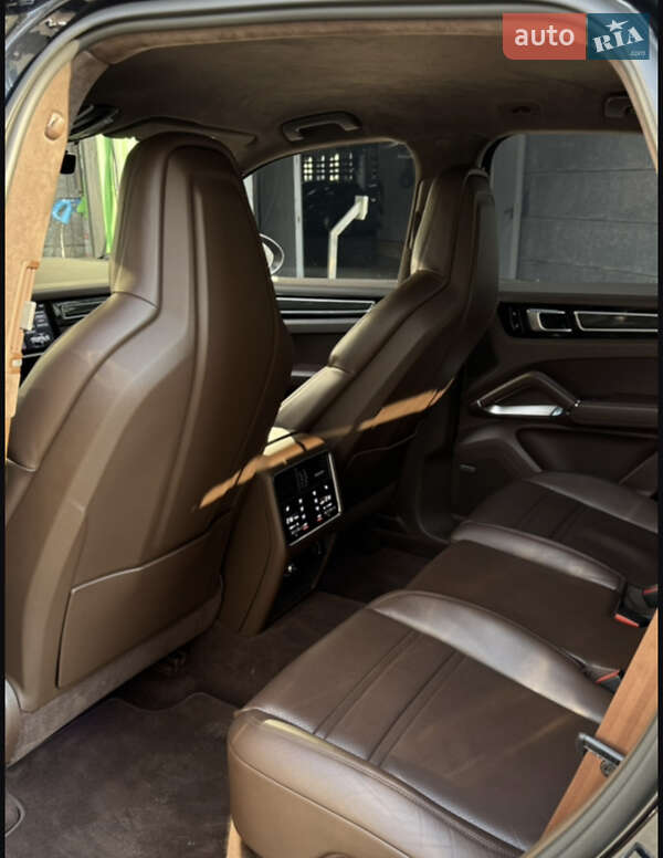 Внедорожник / Кроссовер Porsche Cayenne 2018 в Хмельницком фото 16 Внедорожник / Кроссовер Porsche Cayenne 2018 в Хмельницком