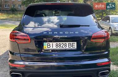Внедорожник / Кроссовер Porsche Cayenne 2015 в 