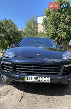 Внедорожник / Кроссовер Porsche Cayenne 2015 в 