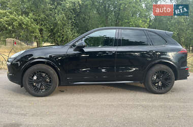 Позашляховик / Кросовер Porsche Cayenne 2015 в 