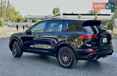 Внедорожник / Кроссовер Porsche Cayenne 2016 в 