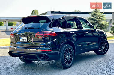 Внедорожник / Кроссовер Porsche Cayenne 2016 в 