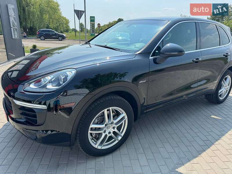 Внедорожник / Кроссовер Porsche Cayenne 2015 в Горохове
