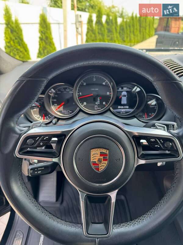 Внедорожник / Кроссовер Porsche Cayenne 2015 в Горохове