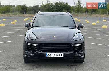 Внедорожник / Кроссовер Porsche Cayenne 2016 в 