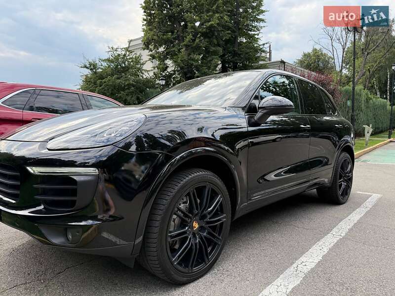 Внедорожник / Кроссовер Porsche Cayenne 2017 в Киеве