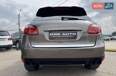 Позашляховик / Кросовер Porsche Cayenne 2012 в 