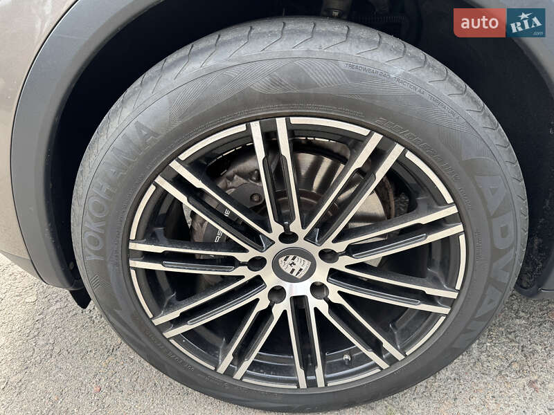 Позашляховик / Кросовер Porsche Cayenne 2012 в Києві