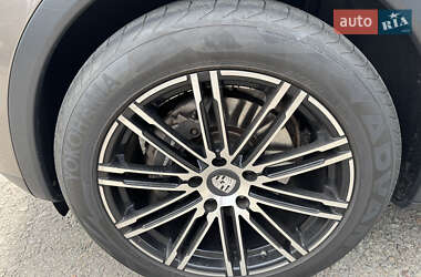 Позашляховик / Кросовер Porsche Cayenne 2012 в 