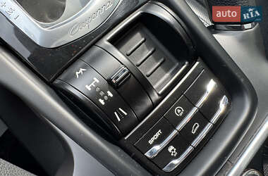Позашляховик / Кросовер Porsche Cayenne 2012 в 
