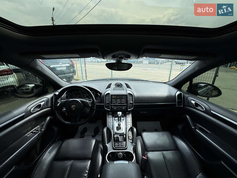 Позашляховик / Кросовер Porsche Cayenne 2012 в Києві