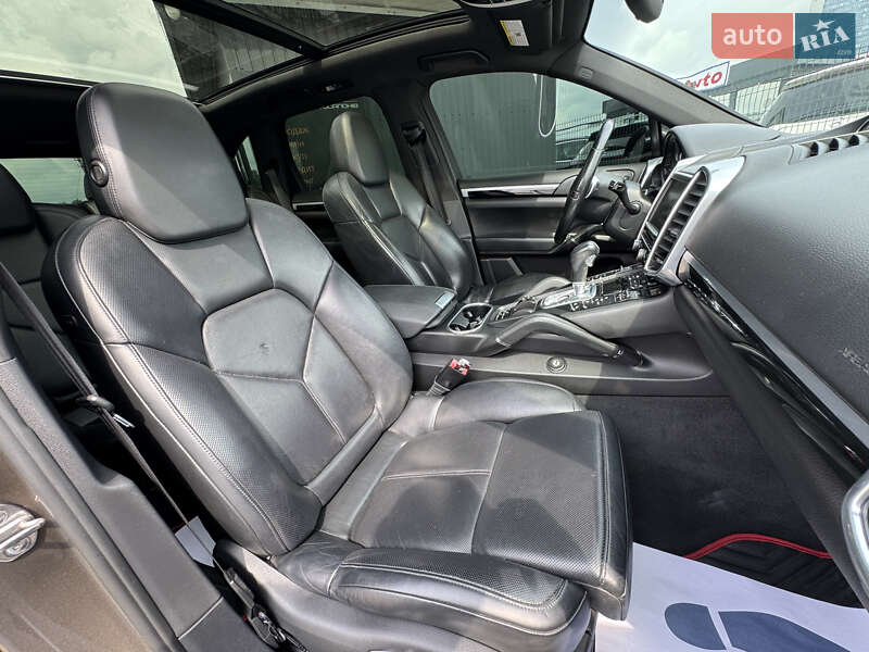 Позашляховик / Кросовер Porsche Cayenne 2012 в Києві