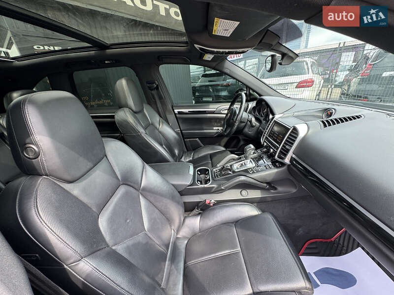 Позашляховик / Кросовер Porsche Cayenne 2012 в Києві