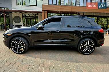Позашляховик / Кросовер Porsche Cayenne 2013 в 