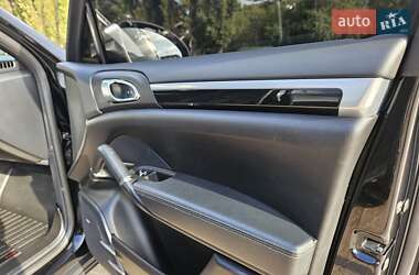 Позашляховик / Кросовер Porsche Cayenne 2013 в 