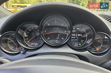Позашляховик / Кросовер Porsche Cayenne 2013 в 