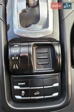 Позашляховик / Кросовер Porsche Cayenne 2013 в 