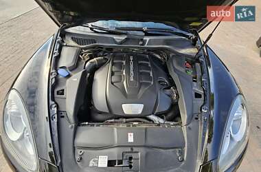 Позашляховик / Кросовер Porsche Cayenne 2013 в 