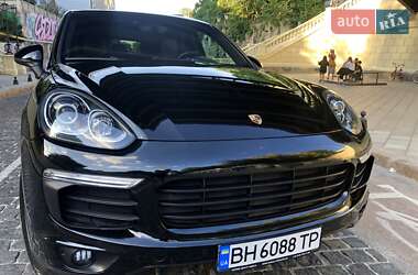 Позашляховик / Кросовер Porsche Cayenne 2015 в 