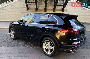 Позашляховик / Кросовер Porsche Cayenne 2015 в 