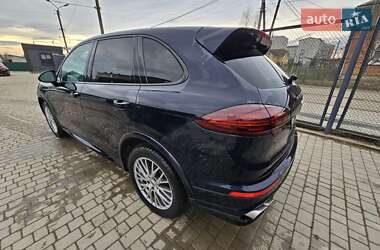 Позашляховик / Кросовер Porsche Cayenne 2015 в 