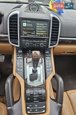 Позашляховик / Кросовер Porsche Cayenne 2015 в 