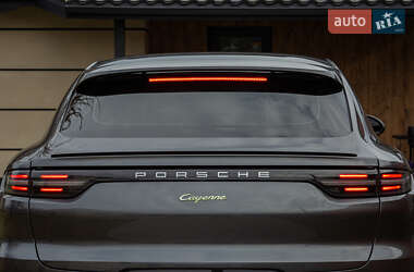 Позашляховик / Кросовер Porsche Cayenne 2021 в 