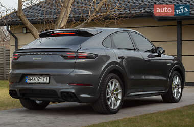 Позашляховик / Кросовер Porsche Cayenne 2021 в 
