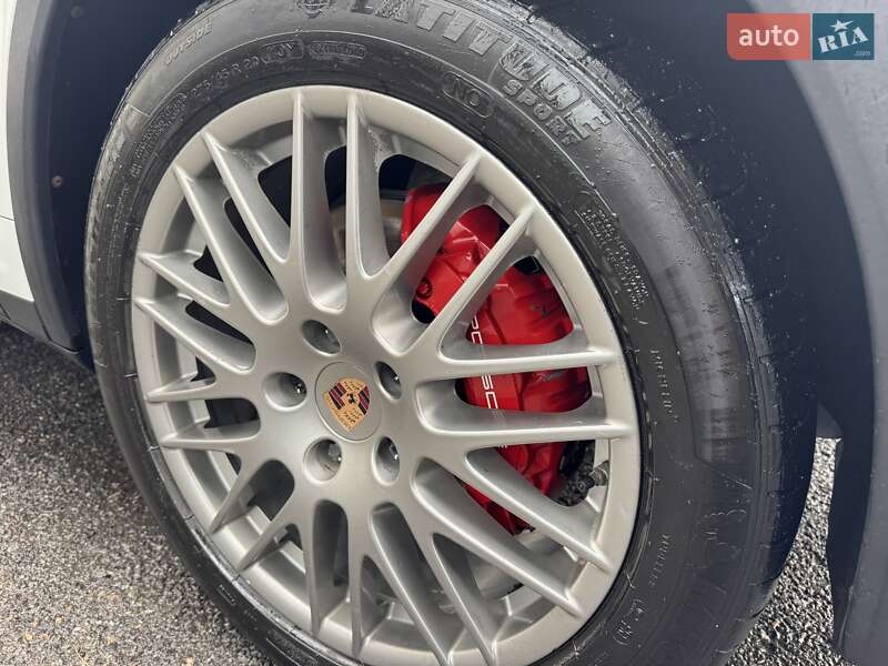 Внедорожник / Кроссовер Porsche Cayenne 2014 в Тернополе