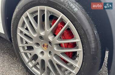 Внедорожник / Кроссовер Porsche Cayenne 2014 в 