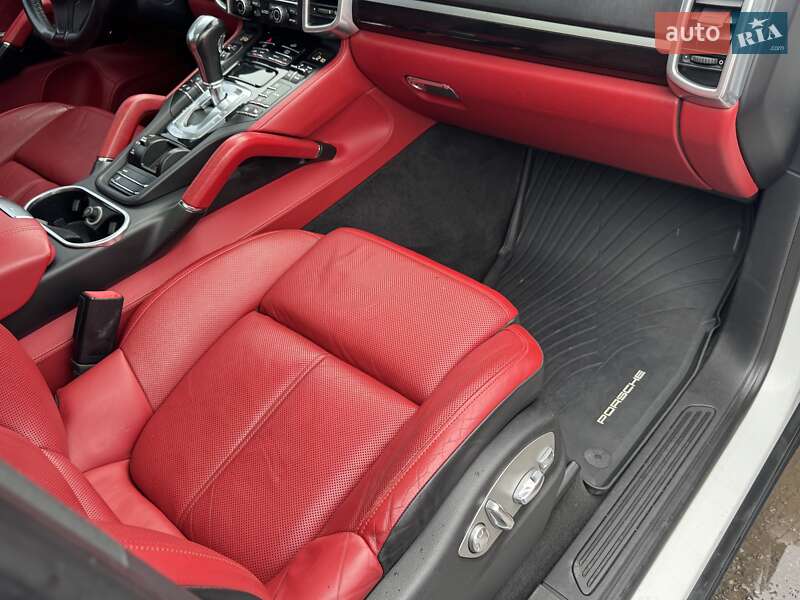 Внедорожник / Кроссовер Porsche Cayenne 2014 в Тернополе