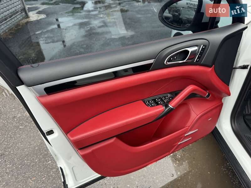 Внедорожник / Кроссовер Porsche Cayenne 2014 в Тернополе