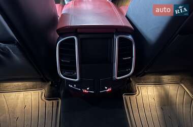 Внедорожник / Кроссовер Porsche Cayenne 2014 в 