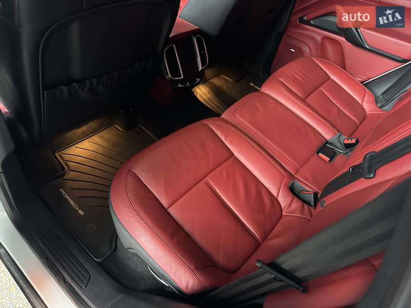 Внедорожник / Кроссовер Porsche Cayenne 2014 в Тернополе