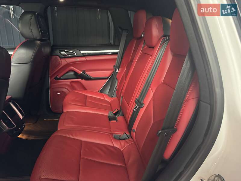 Внедорожник / Кроссовер Porsche Cayenne 2014 в Тернополе
