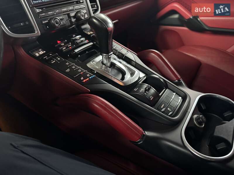 Внедорожник / Кроссовер Porsche Cayenne 2014 в Тернополе