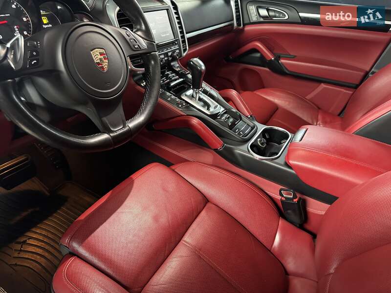 Внедорожник / Кроссовер Porsche Cayenne 2014 в Тернополе