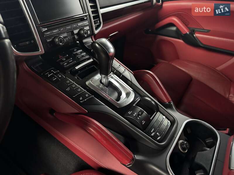 Внедорожник / Кроссовер Porsche Cayenne 2014 в Тернополе
